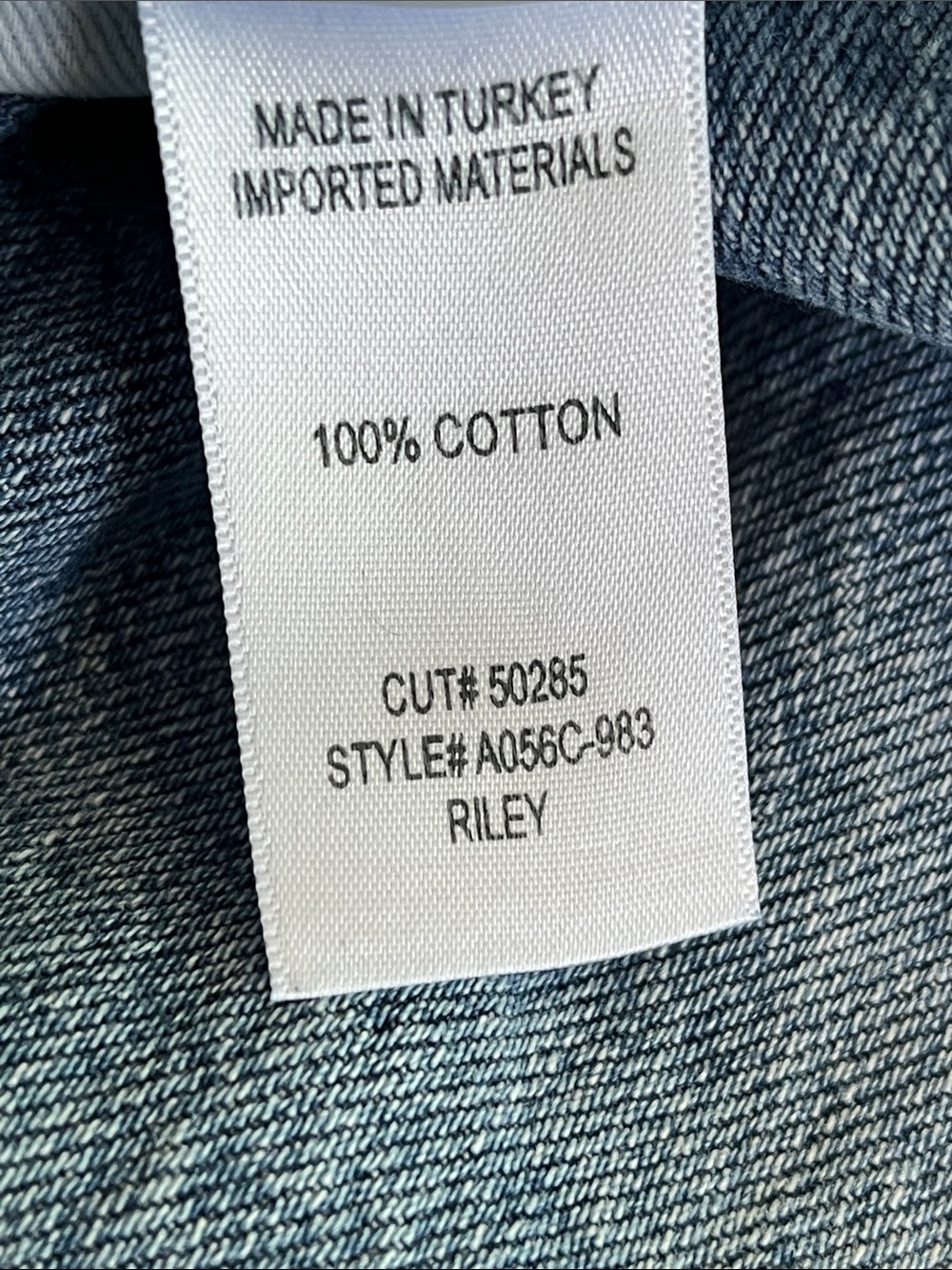 Agolde Jeans. Agolde Riley Distressed Crop Light Blue Denim Button Closure. - Picture 9 of 10